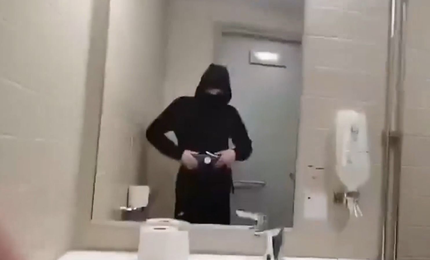 16-yasindaki-cocuk-okulda-3-kiz-ogrenciyi-bicakladi-saldirinin-nedeni-dehsete-dusurdu-0-6x1FteiN 16 yaşındaki çocuk okulda 3 kız öğrenciyi bıçakladı! Saldırının nedeni dehşete düşürdü