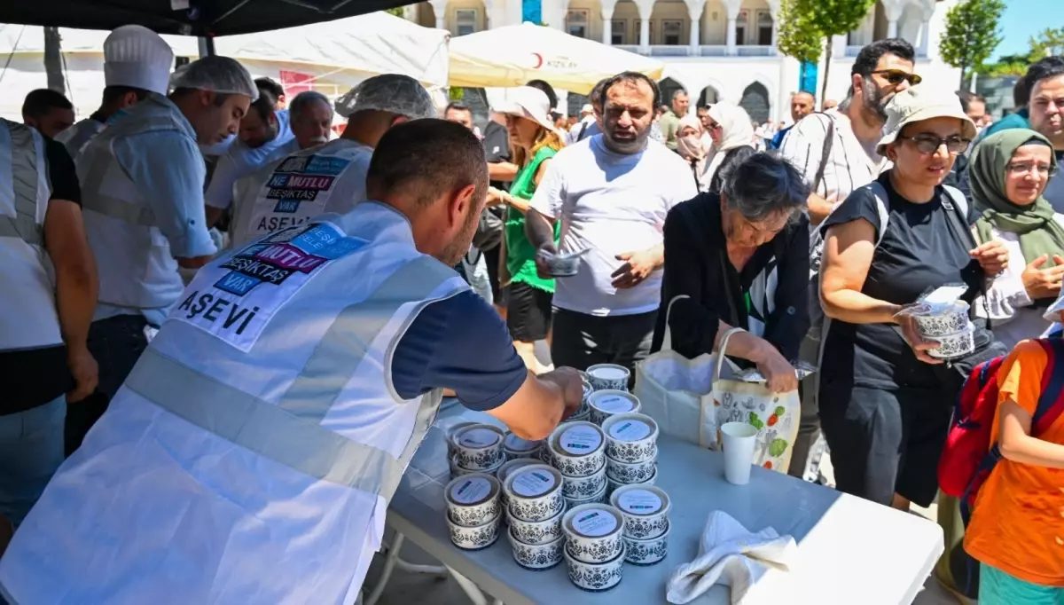 Beşiktaş’ta Aşure İkramı