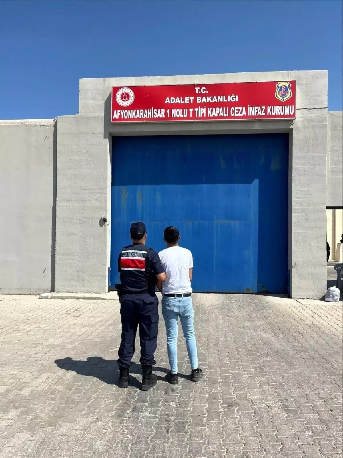Afyonkarahisar’da 34 Aranan Şahıs Yakalandı