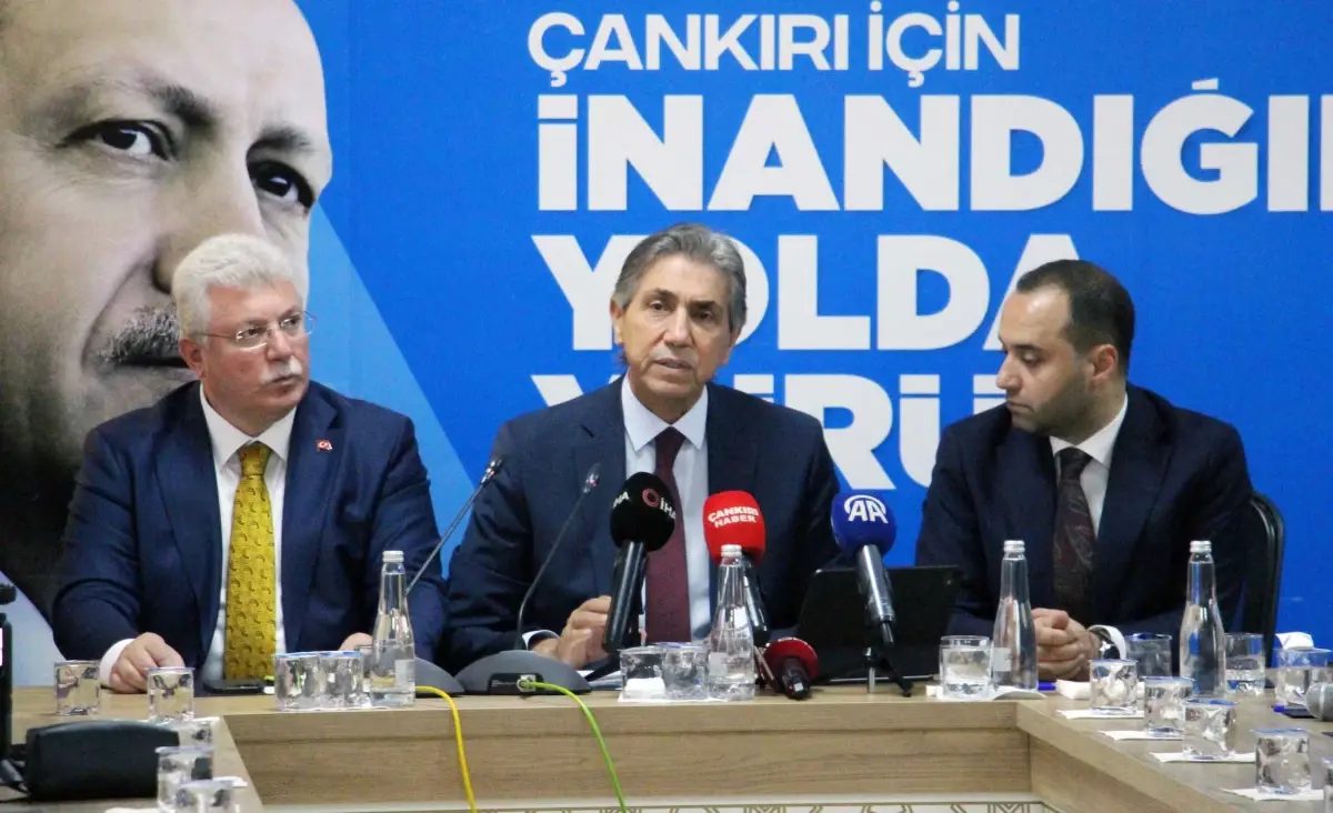 Demir: Hizmet Belediyeciliği ile Hezimet Belediyeciliği Arasında Fark Var