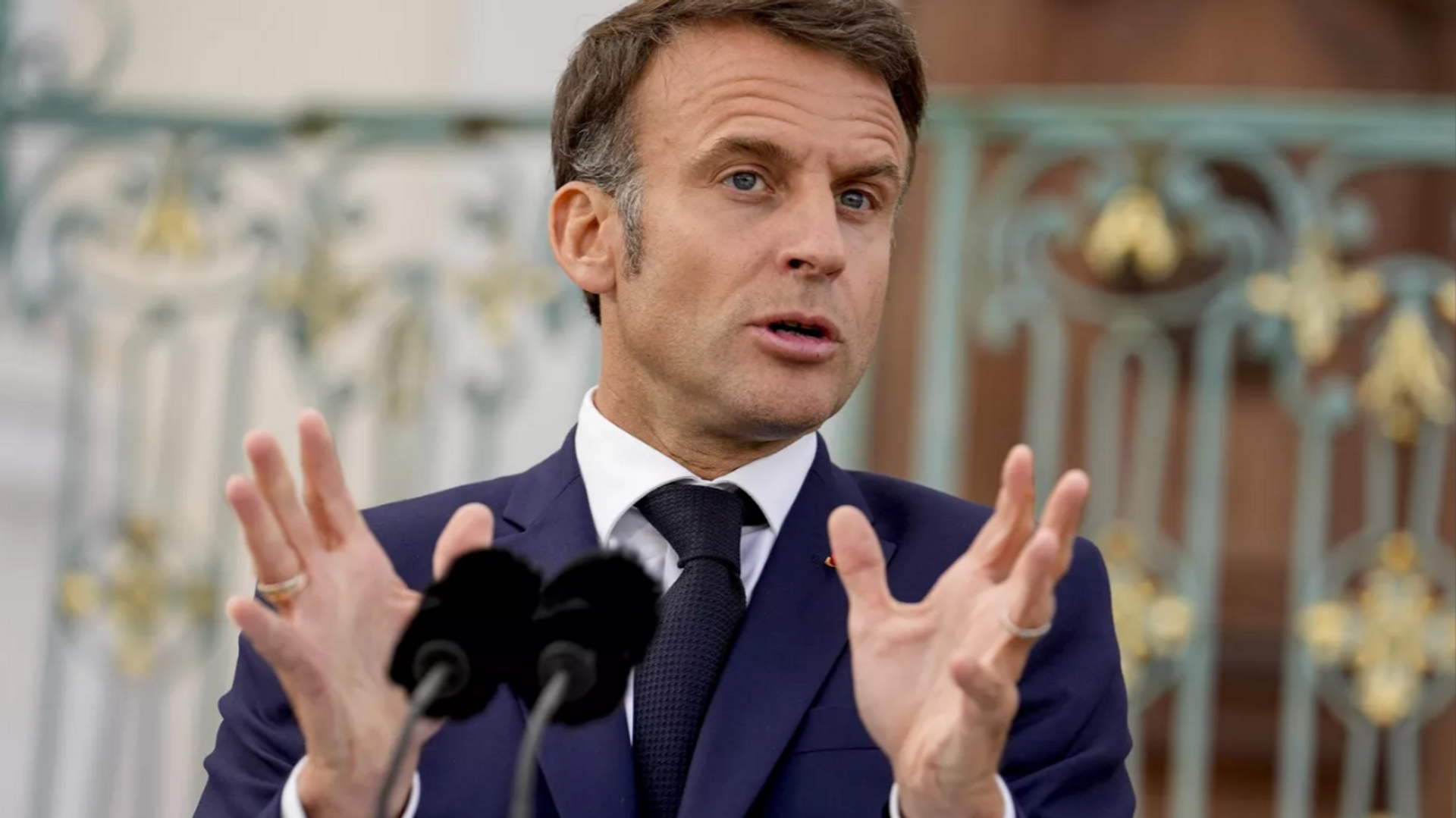 Fransa’da hükümet düştü, Macron yine başbakan arayışında: Baskı artarken adaylar kimler?