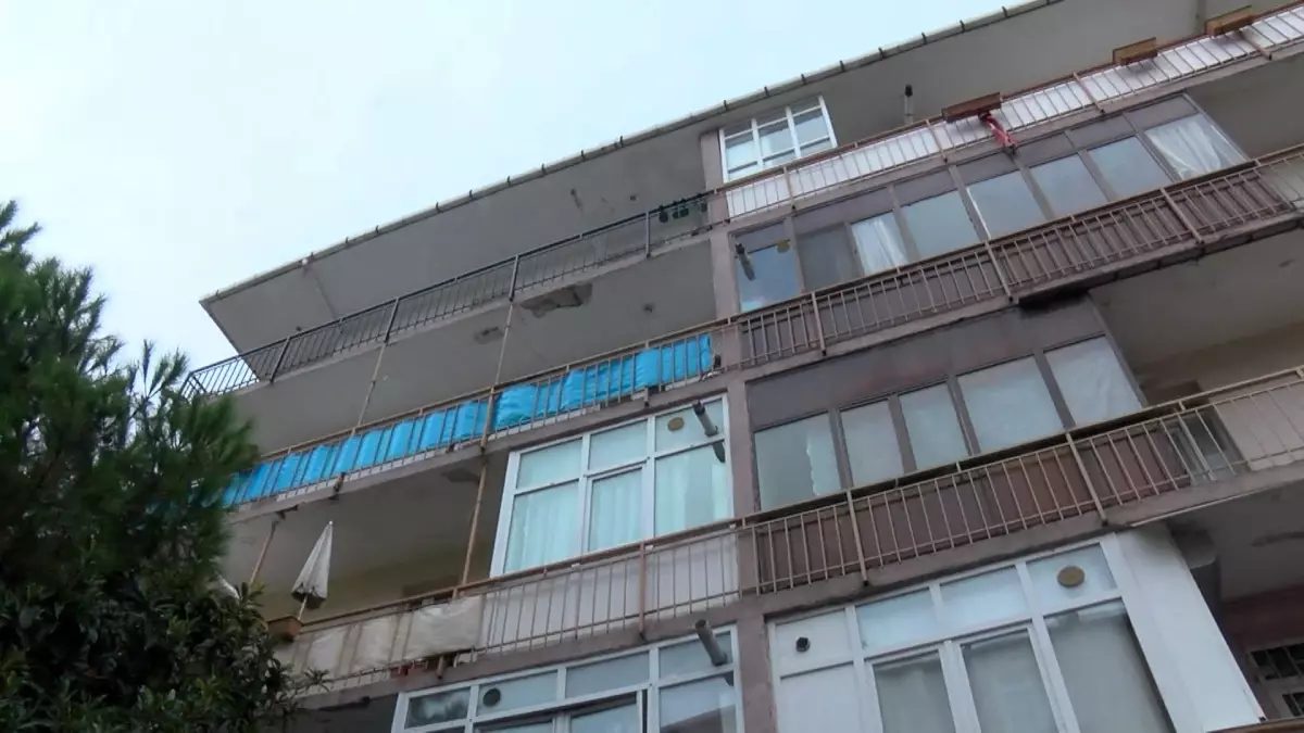 Avcılar’da Balkon Çöktü, Kadın Yaralandı