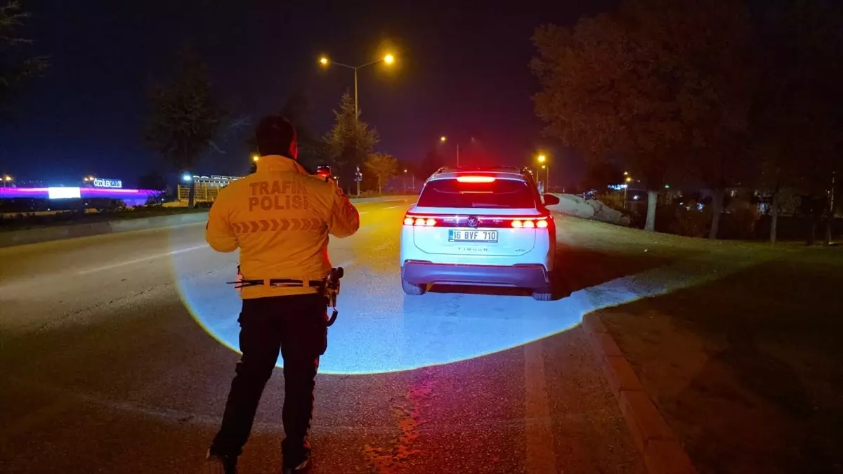 İnegöl’de Bisikletliye Otomobil Çarptı