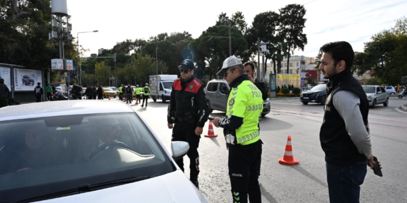 İzmir Polisi aranan şahıslara nefes aldırmıyor!