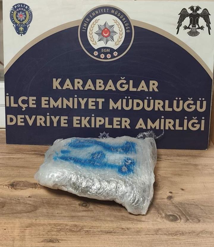 Karabağlar’da Uyuşturucu Operasyonu: 1 Kilo 200 Gram Esrar Ele Geçirildi