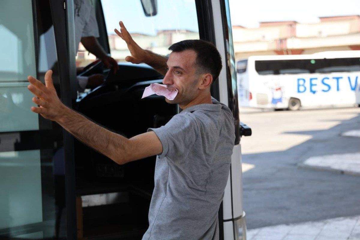 adanada-oynak-ferit-hem-oynuyor-hem-oynatiyor-2-mtDvRlFy Adana'da 'Oynak Ferit' hem oynuyor hem oynatıyor