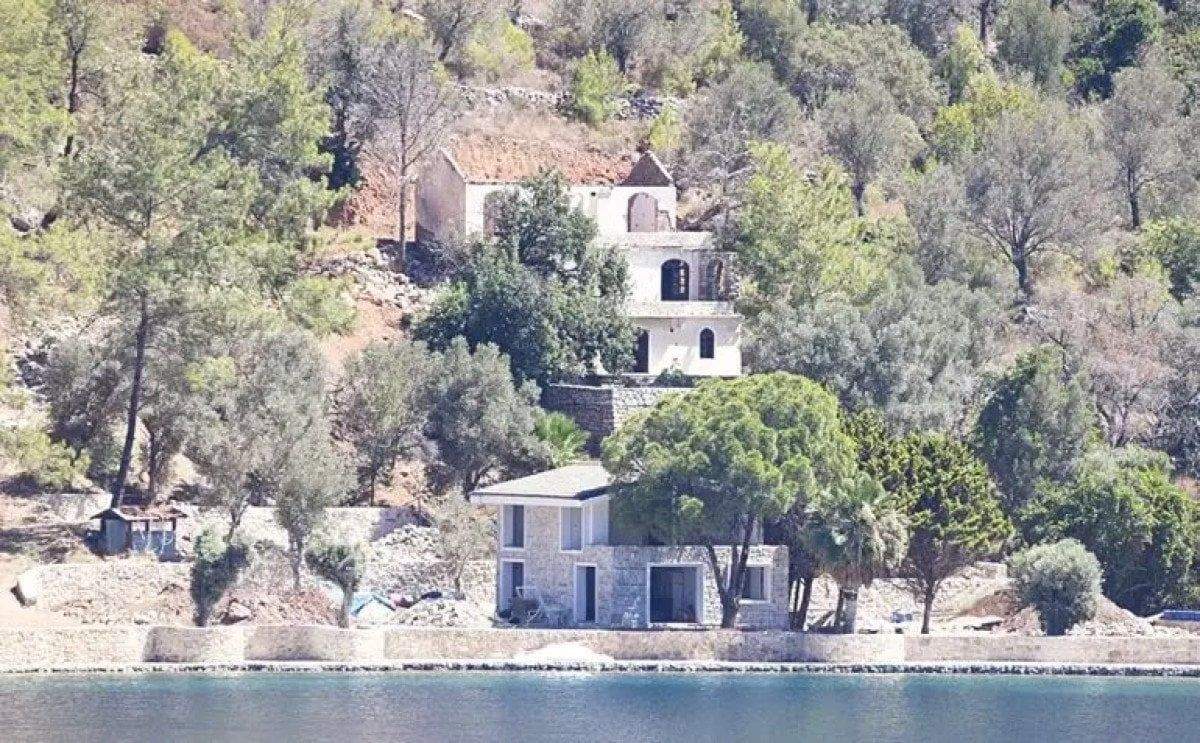 alpay-ozalandan-villasi-kacak-cikan-sahan-gokbakara-yuzsuz-chp-trolu-1-ZSTm9w5F Alpay Özalan'dan villası kaçak çıkan Şahan Gökbakar'a: Yüzsüz CHP trolü