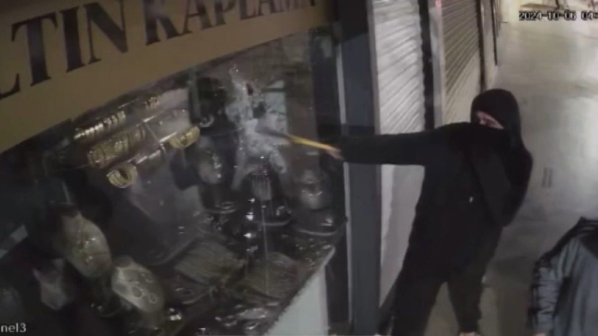 altin-kaplama-bilezikleri-gercek-sanarak-calmislardi-2-hirsiz-tutuklandi-KODFO2mv.jpg