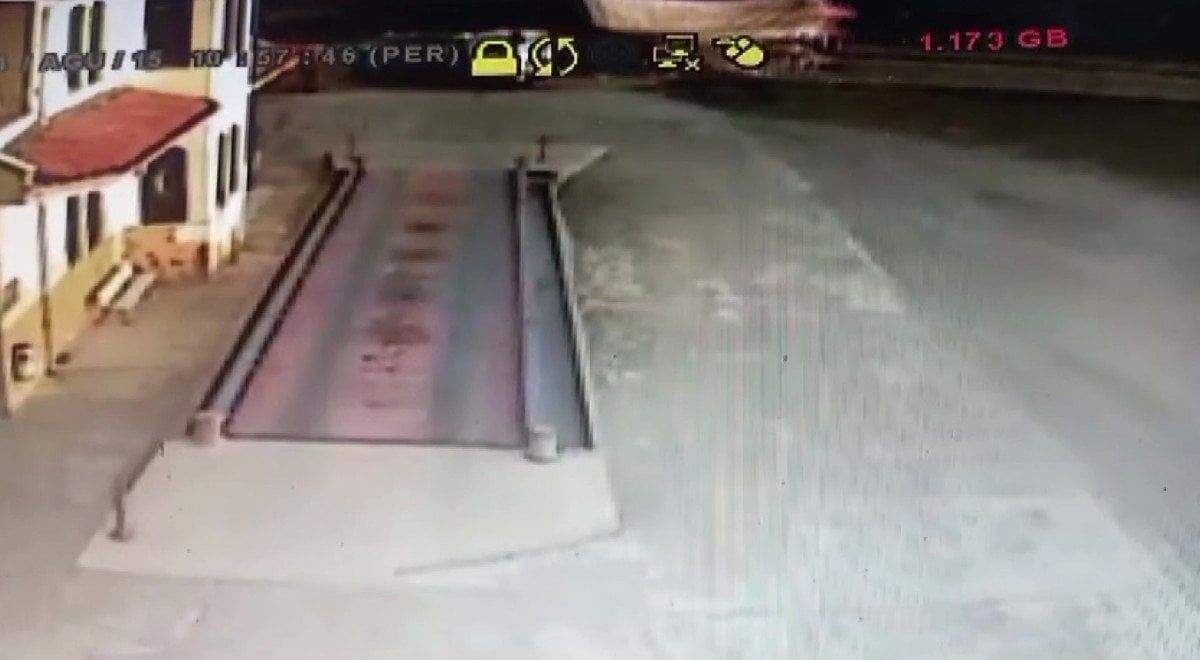 amasyada-geri-geri-giden-tankere-tir-carpti-0-WFDBEOYg Amasya'da geri geri giden tankere tır çarptı