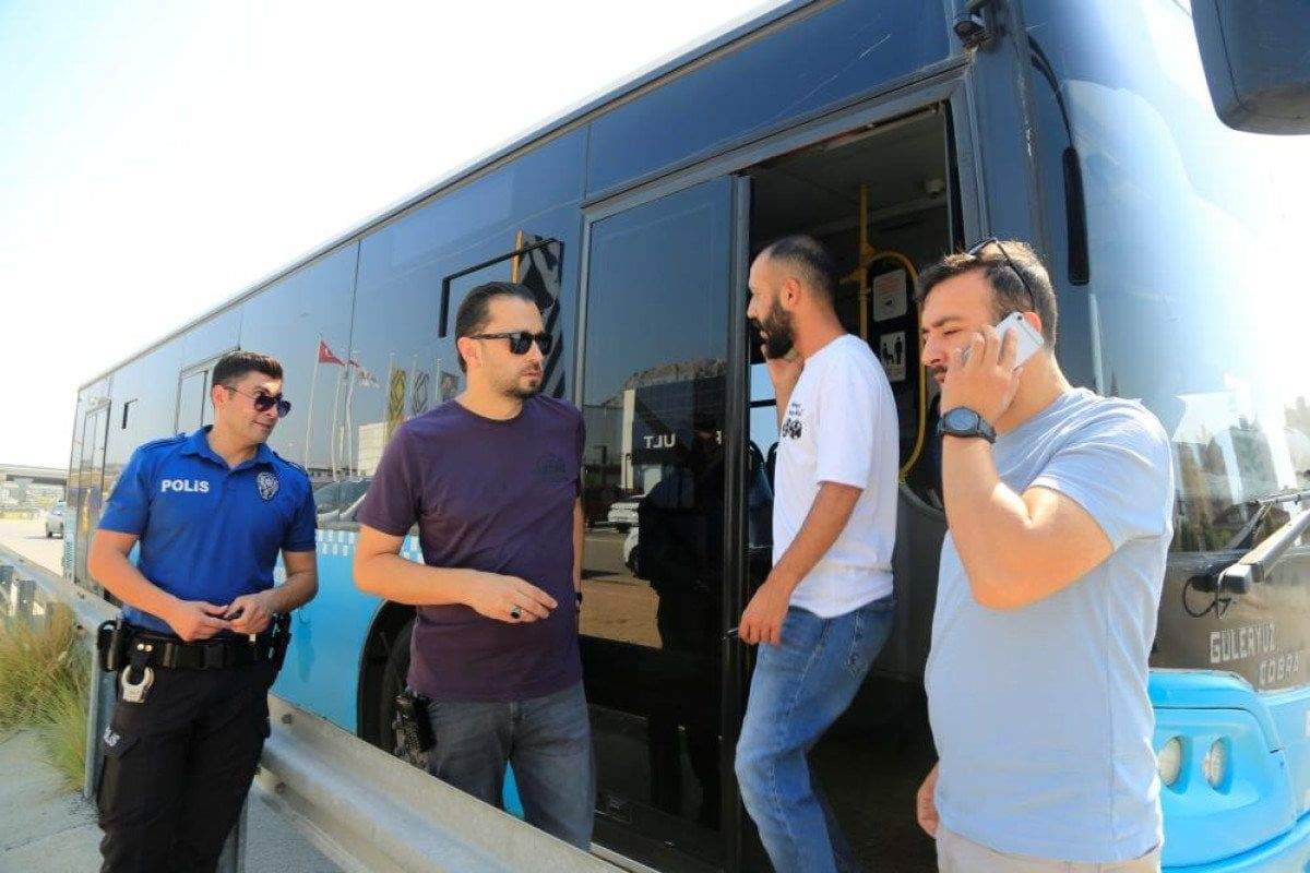 antalyada-garip-olay-halk-otobusunun-kontagini-alarak-kacti-3-6QNWB9J8 Antalya'da garip olay: Halk otobüsünün kontağını alarak kaçtı
