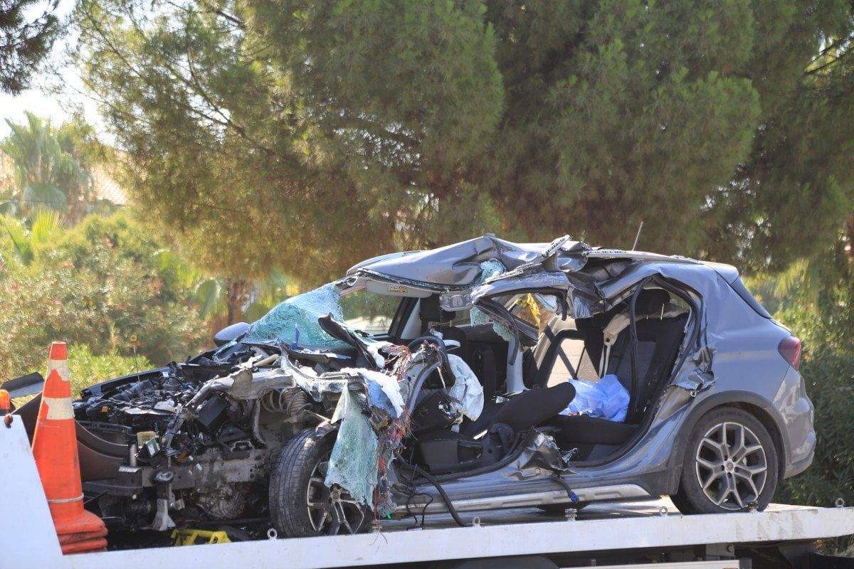 antalyada-otoyolda-geri-geri-giden-kamyona-carpan-surucu-oldu-0-cji43FNY Antalya'da otoyolda geri geri giden kamyona çarpan sürücü öldü