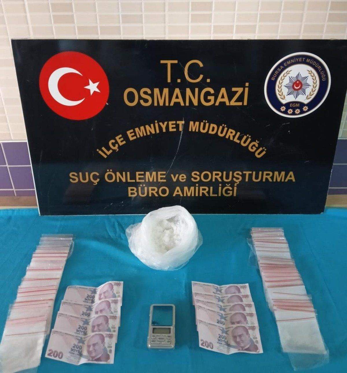 bursada-polisten-kacan-motosikletli-1-kiloluk-uyusturucu-ile-yakalandi-0-6qsCReJb Bursa'da polisten kaçan motosikletli, 1 kiloluk uyuşturucu ile yakalandı