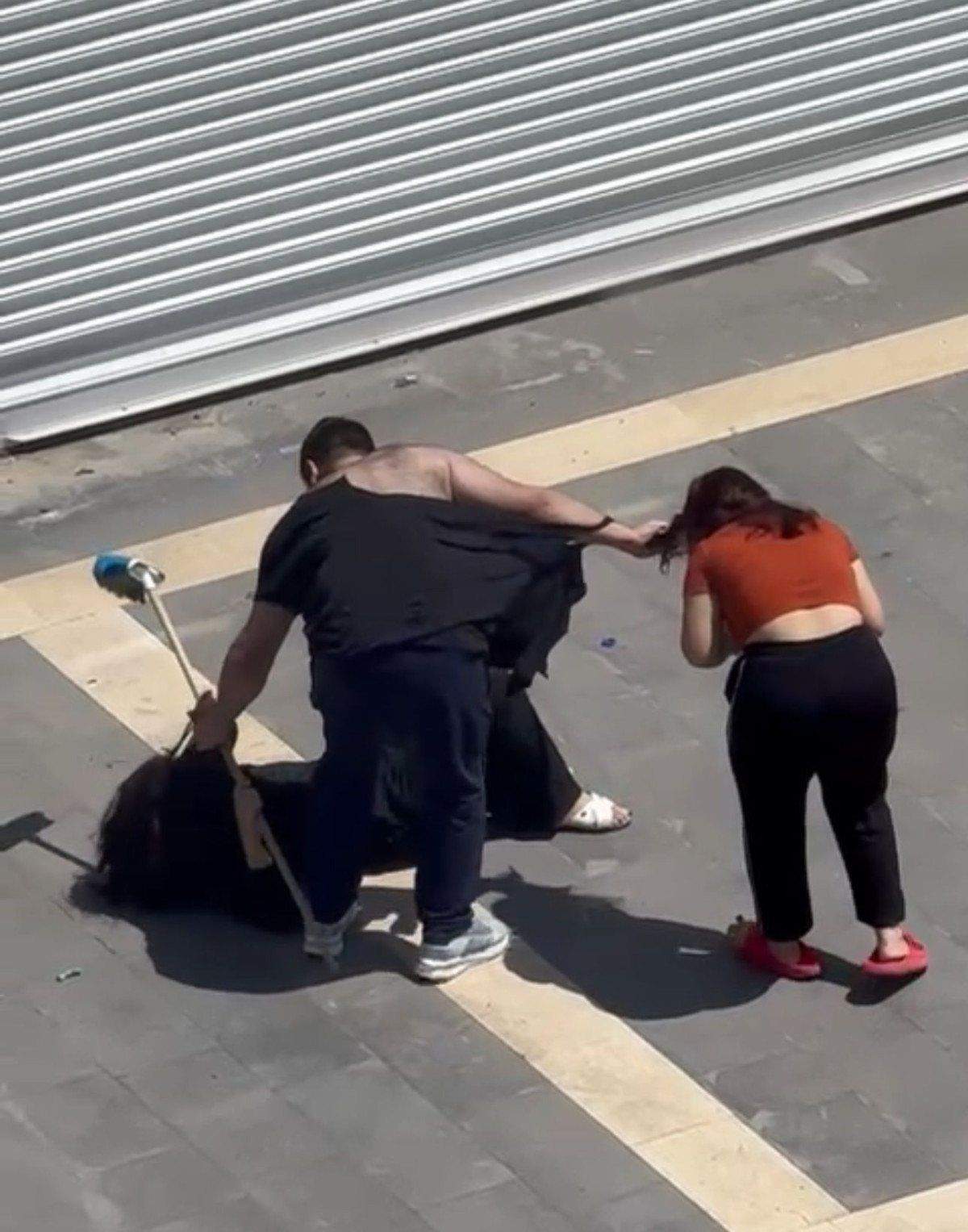 diyarbakirda-anne-ve-kizini-sokak-ortasinda-darbetti-1-W3bGuI14 Diyarbakır'da anne ve kızını sokak ortasında darbetti