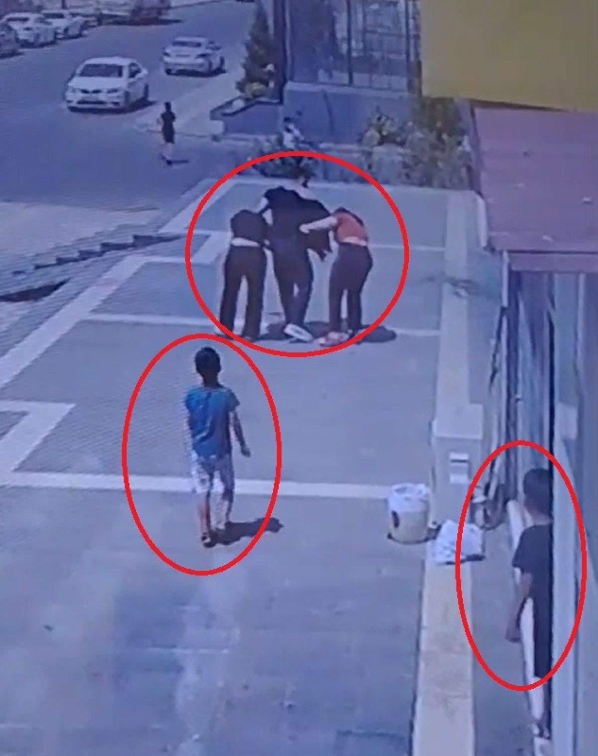 diyarbakirda-anne-ve-kizini-sokak-ortasinda-darbetti-3-OzEu23hw Diyarbakır'da anne ve kızını sokak ortasında darbetti