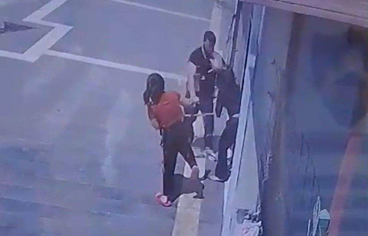 diyarbakirda-anne-ve-kizini-sokak-ortasinda-darbetti-4-UCgjUDTQ Diyarbakır'da anne ve kızını sokak ortasında darbetti