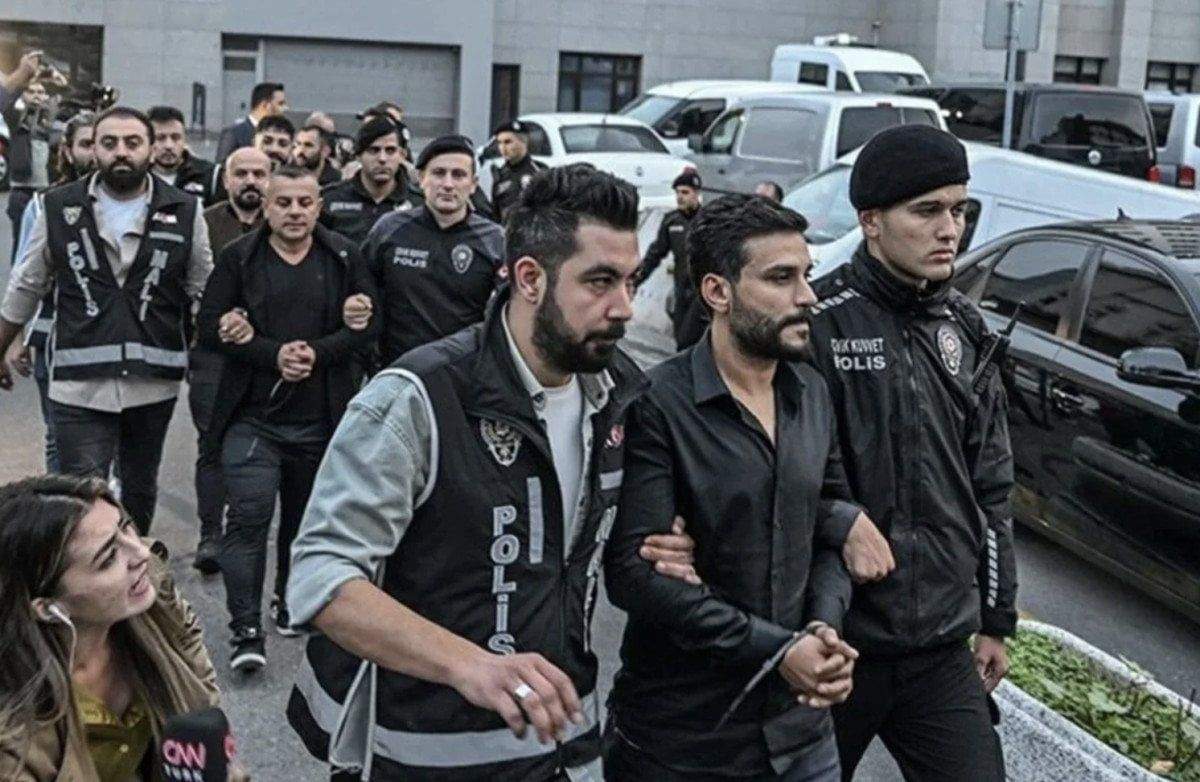 engin-polat-tahliye-oldu-dilan-polatin-hayranlari-sevinc-cigligi-atti-1-LVHNfpyV Engin Polat tahliye oldu, Dilan Polat'ın hayranları sevinç çığlığı attı