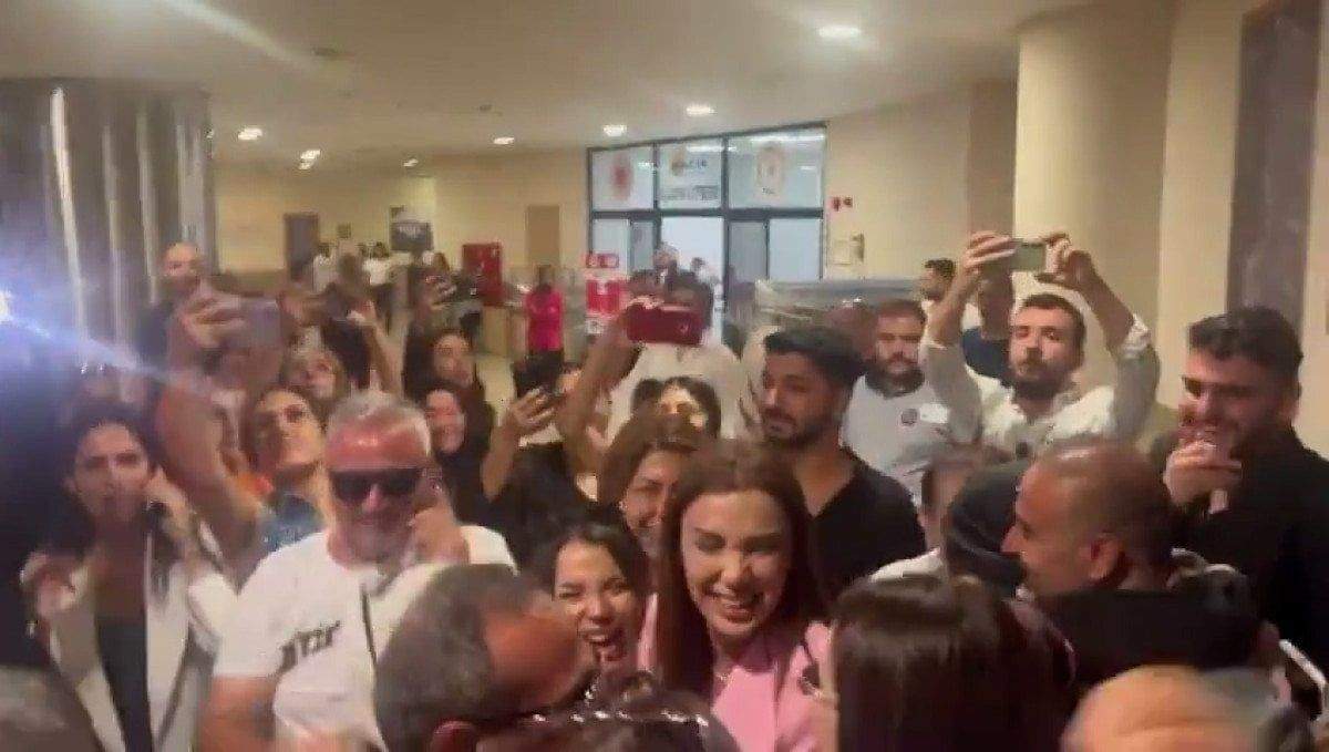 engin-polat-tahliye-oldu-dilan-polatin-hayranlari-sevinc-cigligi-atti-2-15seQsRV Engin Polat tahliye oldu, Dilan Polat'ın hayranları sevinç çığlığı attı