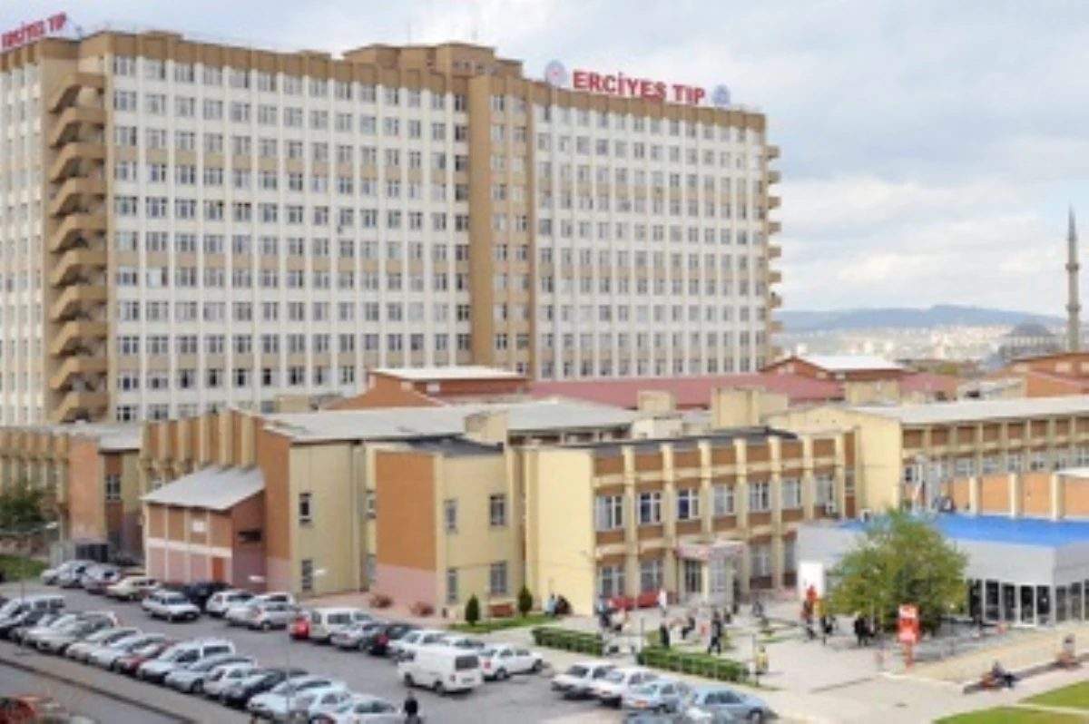 erciyes-universitesi-hastanesinde-emniyet-muduru-ile-doktor-arasinda-tartisma-4T6crhq7.jpg