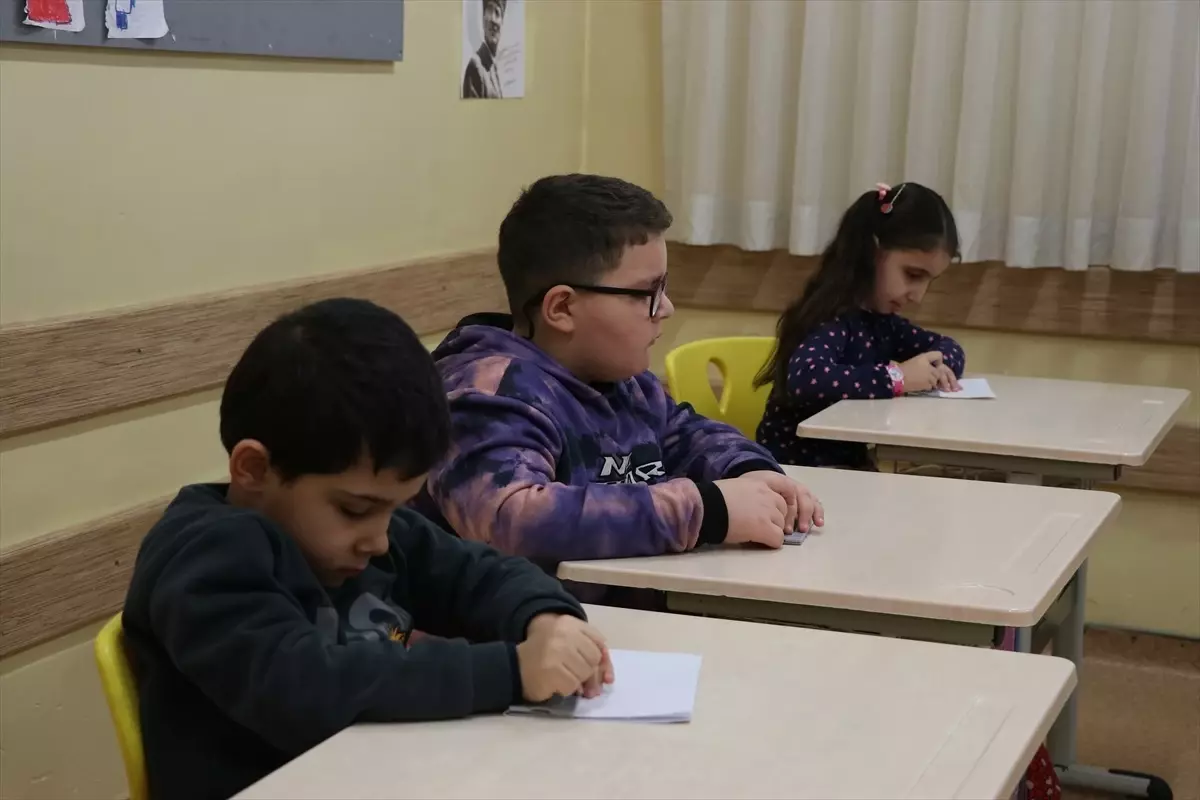 gorme-engelli-ogrenciler-gelecege-hazirlaniyor-zgnNLdpG.jpg