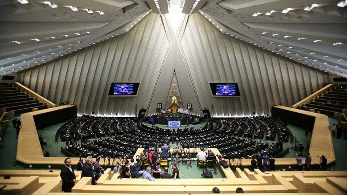 iran-dini-lideri-hamaney-guvenli-bir-yere-goturuldu-1-aRqABLTI İran dini lideri Hamaney güvenli bir yere götürüldü