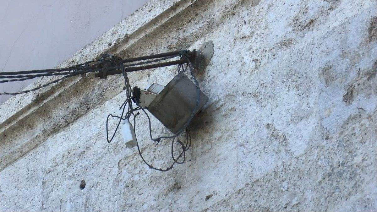 istanbul-sokaklarindaki-kablolar-akillara-izmir-faciasini-getirdi-0-uCUQLW2s İstanbul sokaklarındaki kablolar akıllara İzmir faciasını getirdi