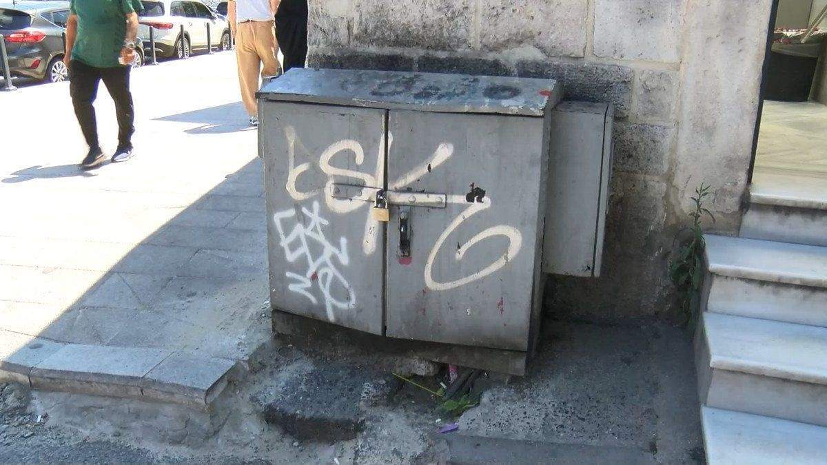 istanbul-sokaklarindaki-kablolar-akillara-izmir-faciasini-getirdi-1-4EOcpAJY İstanbul sokaklarındaki kablolar akıllara İzmir faciasını getirdi