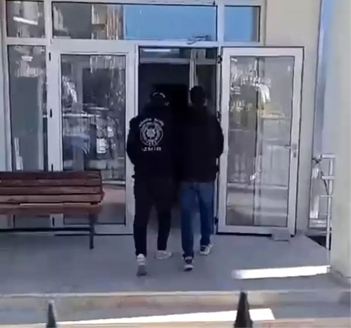 izmirde-12-yil-11-ay-hapis-cezasi-bulunan-zanli-yakalandi-X8z7RzKW.jpg