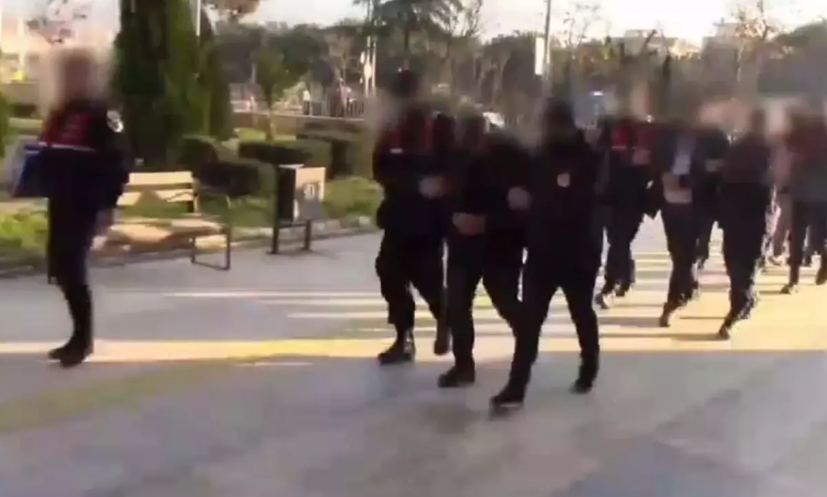 İzmir’de Dolandırıcılığa Karşı Operasyon: 6 Gözaltı, 5 Tutuklama