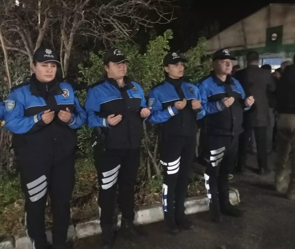 izmirde-sehit-polis-memuru-mehmet-tozun-icin-mevlit-okutuldu-1mQ8AlrH.jpg