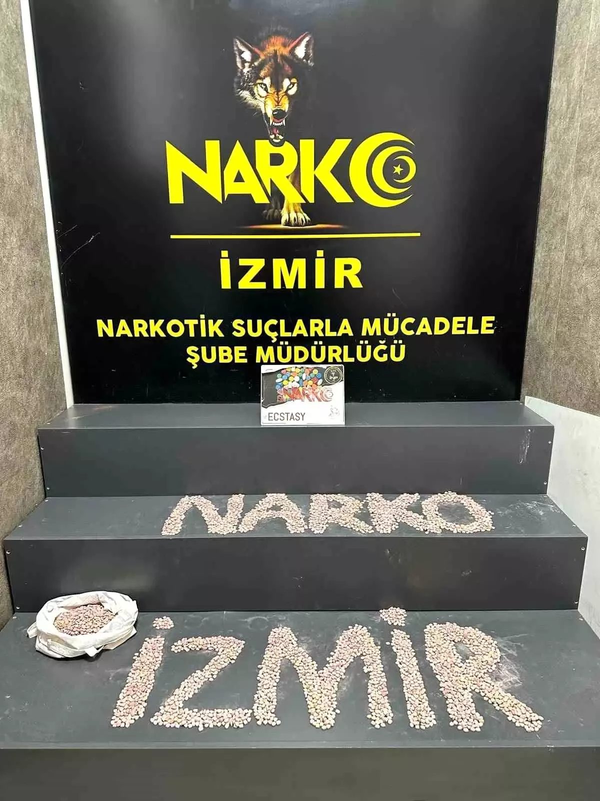 izmirde-uyusturucu-operasyonu-10-bin-adet-extacy-hap-ele-gecirildi-baKJsVq9.jpg
