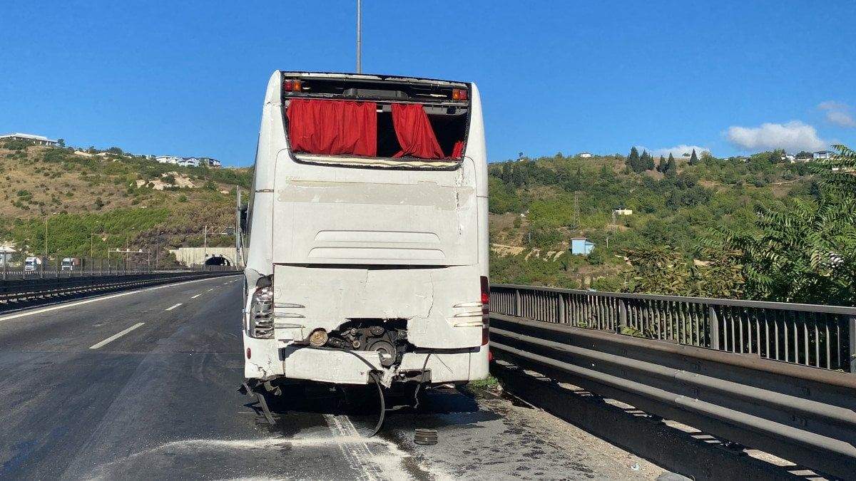 kocaelide-zincirleme-trafik-kazasi-15-yarali-3-amqKcETf Kocaeli'de zincirleme trafik kazası: 15 yaralı