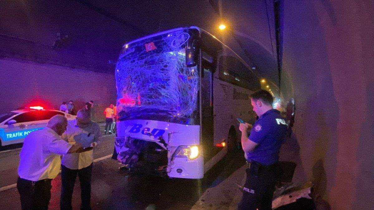kocaelide-zincirleme-trafik-kazasi-15-yarali-4-kTpWJDVs Kocaeli'de zincirleme trafik kazası: 15 yaralı