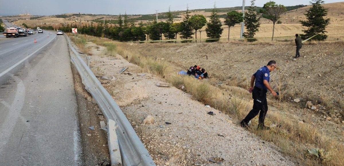 konyada-kaza-yaptigi-aracinin-parcalarini-toplayan-surucuye-otomobil-carpti-0-dALcTljF Konya'da kaza yaptığı aracının parçalarını toplayan sürücüye otomobil çarptı