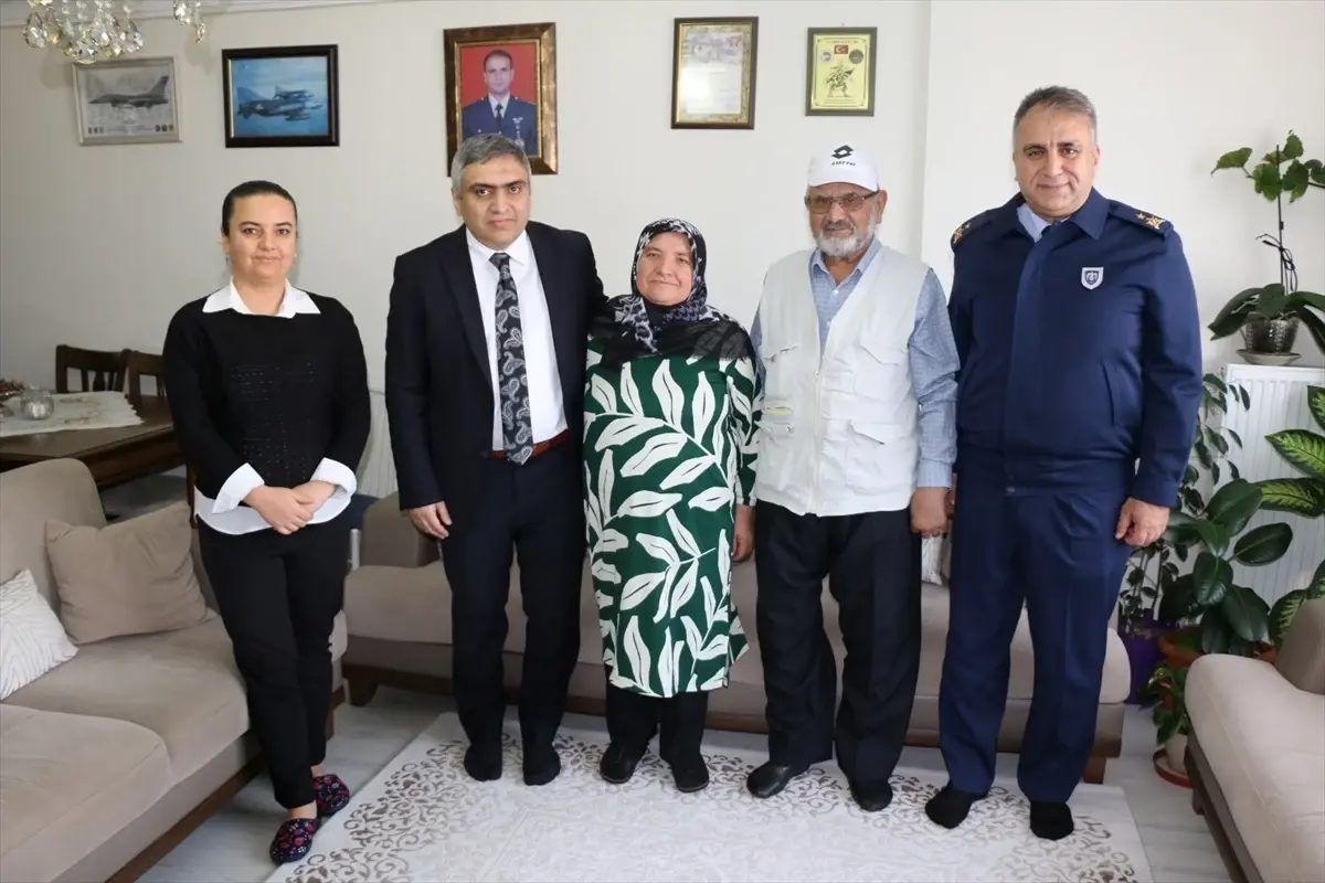 merzifon-kaymakami-karaaslandan-sehit-ailesi-ve-gaziye-ziyaret-RcCuzqhD.jpg