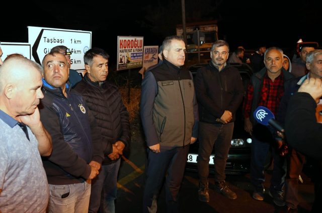 muglada-3-bolgede-orman-yangini-gruplar-vakte-karsi-yarisiyor-0-wl2ZfpgU Muğla'da 3 bölgede orman yangını! Gruplar vakte karşı yarışıyor