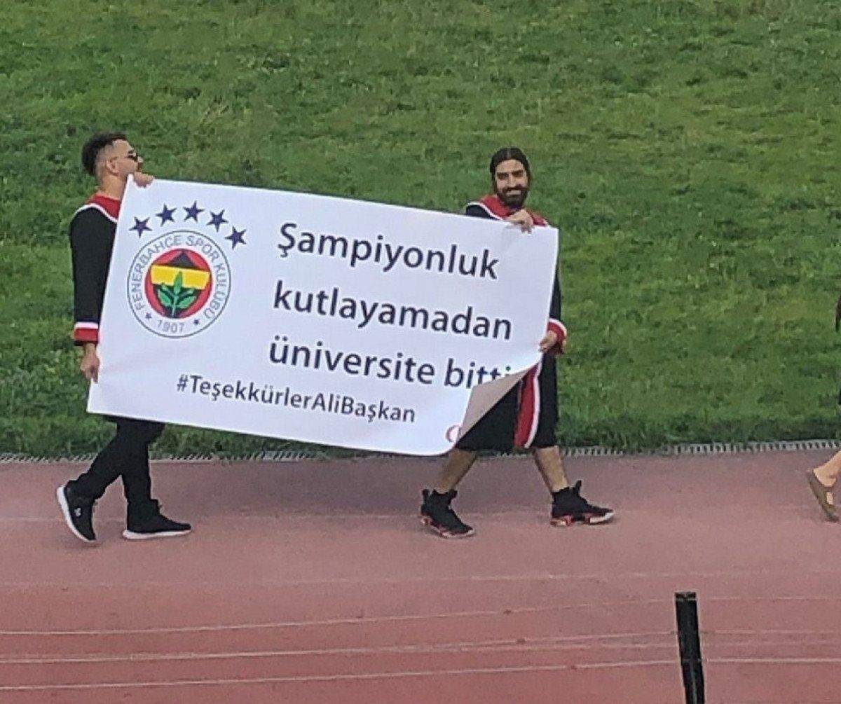 odtu-mezuniyet-toreninde-acilan-pankartlar-yine-dikkat-cekti-0-JnIZADD7 ODTÜ mezuniyet töreninde açılan pankartlar yine dikkat çekti