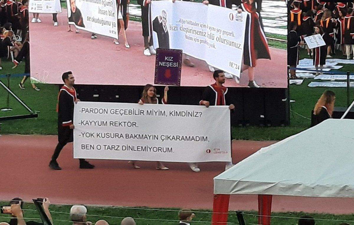 odtu-mezuniyet-toreninde-acilan-pankartlar-yine-dikkat-cekti-10-pSq2F963 ODTÜ mezuniyet töreninde açılan pankartlar yine dikkat çekti