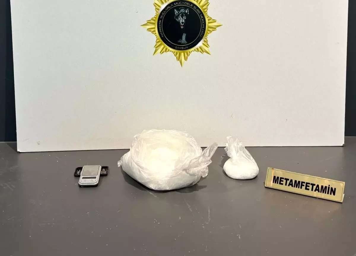 samsunda-uyusturucu-operasyonu-600-gram-metamfetamin-ele-gecirildi-16NGvmT9.jpg