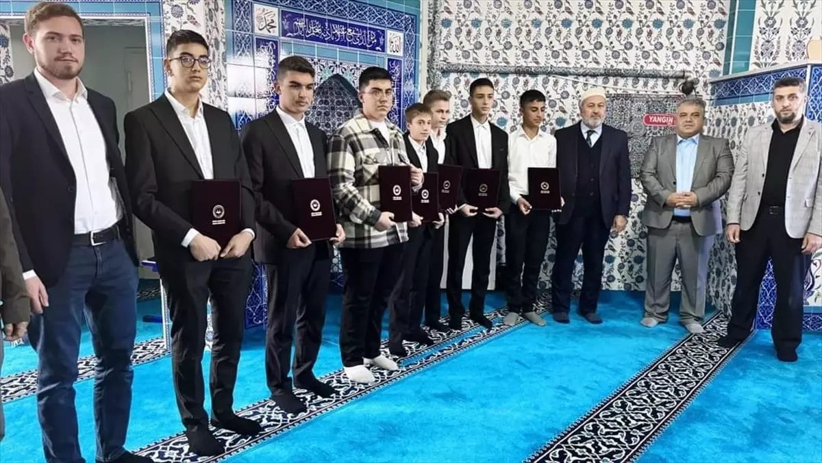seydisehirde-8-hafiz-mezun-oldu-zYJ1IcQL.jpg