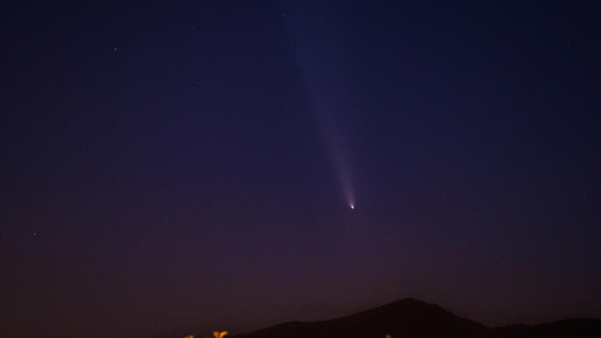 son-13-yilin-en-parlak-kuyruklu-yildizi-goruntulendi-4a5i5eBw.jpg