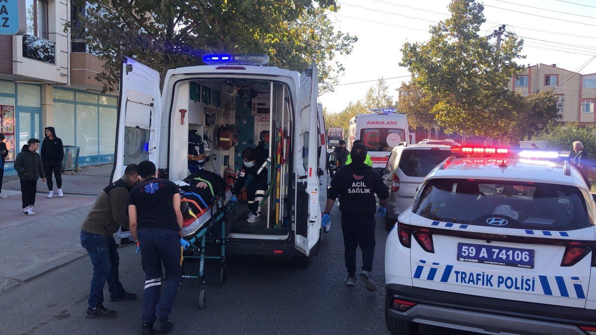 tekirdagda-yaya-gecidindeki-yayalara-minibus-carpti-3-yarali-0-P4gBIrqY Tekirdağ'da yaya geçidindeki yayalara minibüs çarptı: 3 yaralı