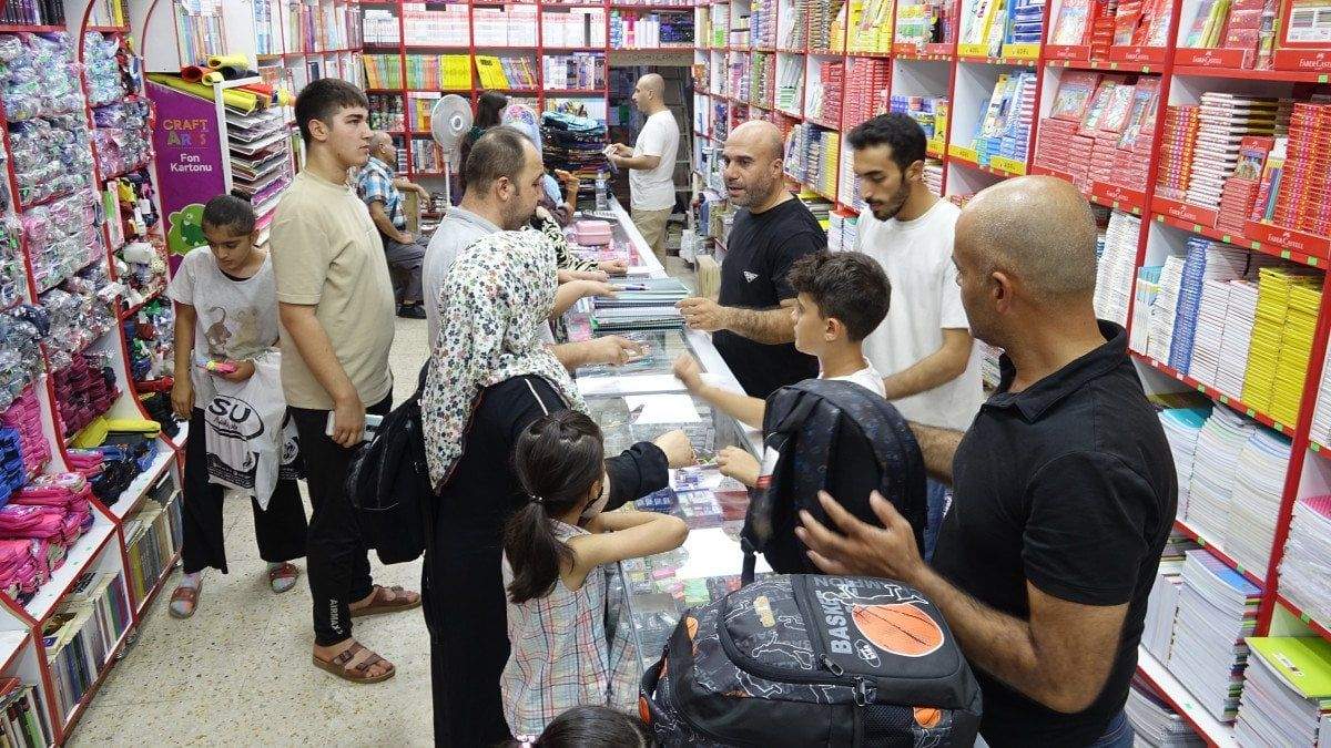 yeni-egitim-donemiyle-birlikte-kirtasiyelerde-hareketlilik-basladi-0-1IZAtsAV Yeni eğitim dönemiyle birlikte kırtasiyelerde hareketlilik başladı