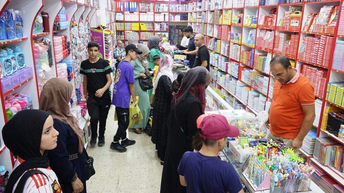 yeni-egitim-donemiyle-birlikte-kirtasiyelerde-hareketlilik-basladi-2-DA6wzkUS Yeni eğitim dönemiyle birlikte kırtasiyelerde hareketlilik başladı